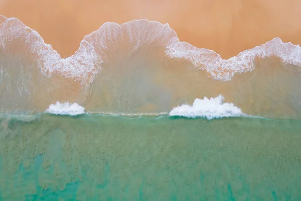 Luchtfoto Van Turquoise Oceaangolf Die Kustlijn Bereikt Prachtig Tropisch Strand — Stockfoto