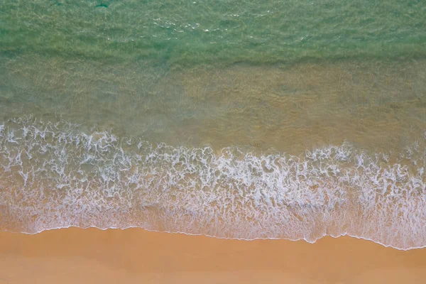 Luchtfoto Van Turquoise Oceaangolf Die Kustlijn Bereikt Prachtig Tropisch Strand — Stockfoto