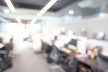 Soyut bulanık ofis koridoru iç odası. Çalışma alanında bulanık koridor. Odaklanamama etkisi var. İş konseptinde arkaplan ya da arkaplan olarak kullan