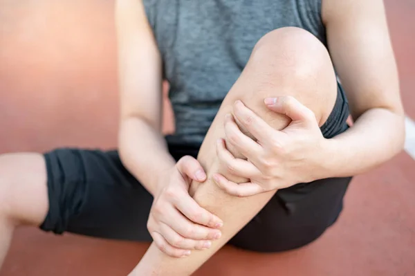 Athlete Man Has Calf Cramp Suffering Leg Knee Pain While — стоковое фото