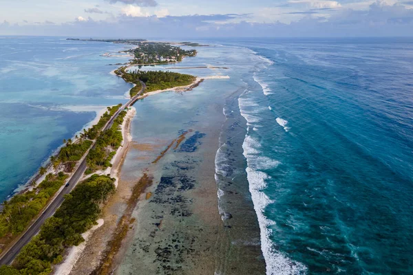 Luftaufnahme Der Tropischen Strandlandschaft Und Der Lokalen Straße Bei Addu — Stockfoto