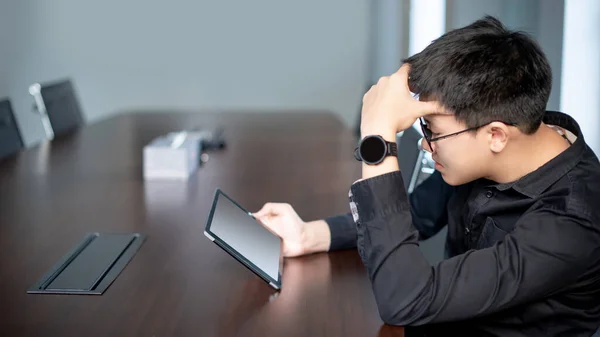 Overworked Asian Businessman Feeling Stressed Tired Headache While Reading Digital — Stock fotografie