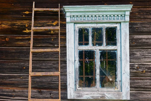 Janela Madeira Europeia Velha Uma Casa Velha Escada Madeira Parede — Fotografia de Stock