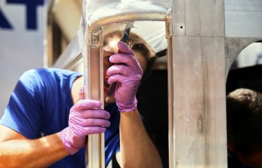 Vagon montaj tesisinde. Hızlı trenler için üretim atölyesi. Tren üretimi için fabrika..