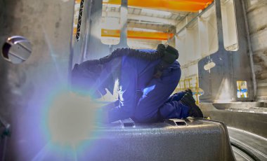 Metro vagonları, tramvaylar ve trenler için metal çerçeve montajı.