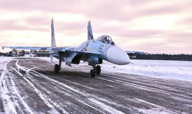 Rus savaş uçağı MiG-29 Belarus Cumhuriyeti 'ndeki bir askeri üste..