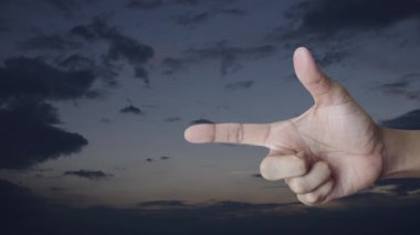 Günbatımı gökyüzünde taksinin düz simgesi, iş ulaşımı hizmeti konsepti