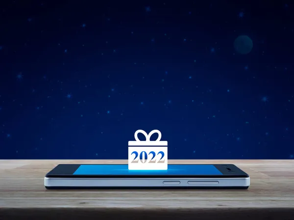 Hediye Kutusu Mutlu Yeni Yıl 2022 Modern Akıllı Cep Telefonu — Stok fotoğraf