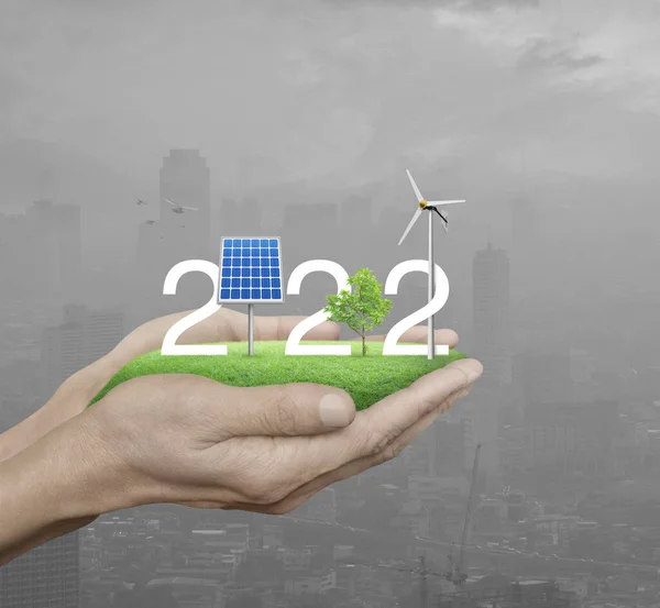 2022 Weißer Text Mit Solarzelle Windkraftanlage Und Wachsendem Baum Auf — Stockfoto