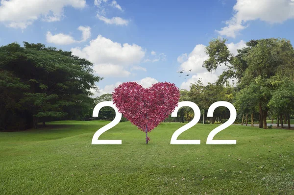 Red Tree Shape Heart Love 2022 White Text Green Grass — Stock Photo, Image