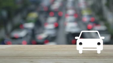 Araç düz simgesi ahşap masa üzerinde yoğun saatlerde arabalar ve yollar, iş ulaşımı hizmeti konsepti