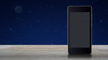 Modern akıllı cep telefonu ekranındaki asma kilit simgesi fantezi gece gökyüzü ve ay üzerindeki ahşap masa üzerinde, Teknoloji İnternet güvenliği ve güvenlik online konsepti