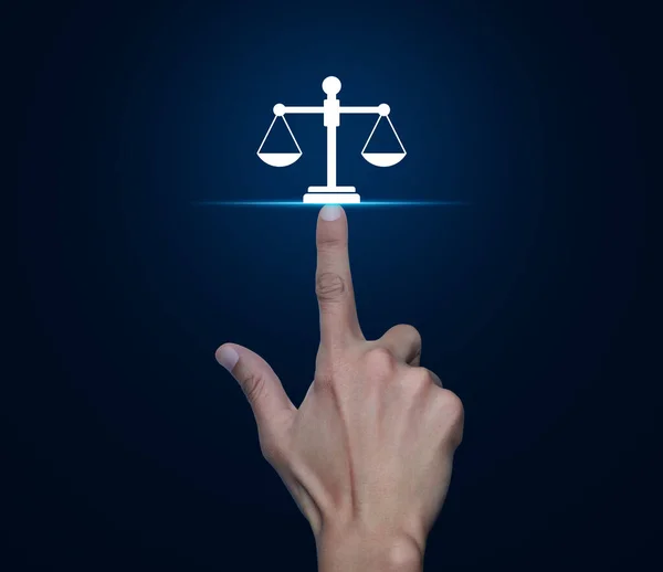 青い背景に法律フラットアイコンを押す手 ビジネス法的サービスの概念 — ストック写真