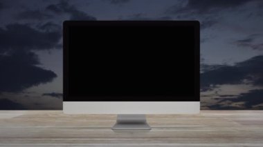 Gün batımı gökyüzü üzerinde ahşap masa üzerinde masaüstü modern bilgisayar monitör ekranında Hukuk düz simgesi, İş hukuk hizmeti online kavram