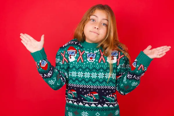 Tal Vez Dudosa Chica Hermosa Con Suéter Navidad Encoge Hombros — Foto de Stock
