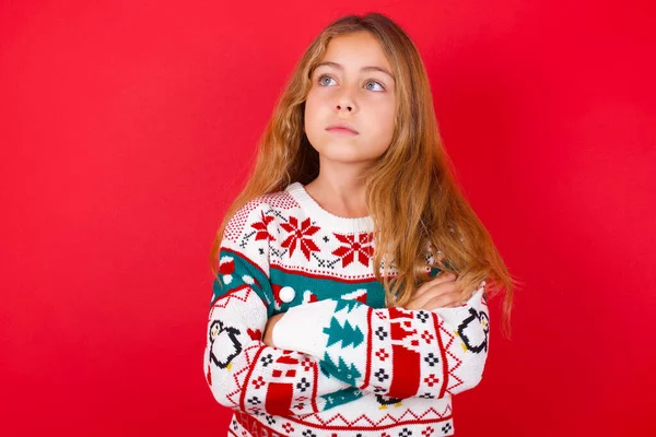 Charming Thoughtful Beautiful Girl Wearing Christmas Sweater Stands Arms Folded — Stock Photo, Image