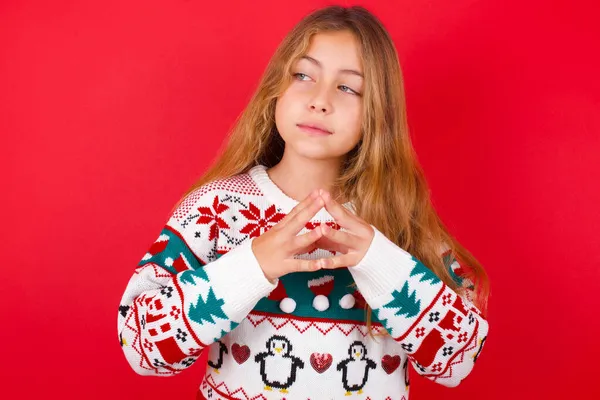 Bela Menina Vestindo Natal Suéter Íngremes Dedos Parece Misterioso Lado — Fotografia de Stock