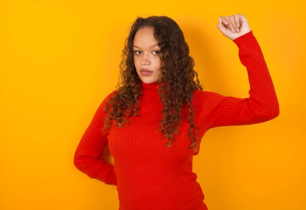 Woman Wearing Red Sweater Standing Yellow Background Feeling Serious Strong — Stock Photo, Image