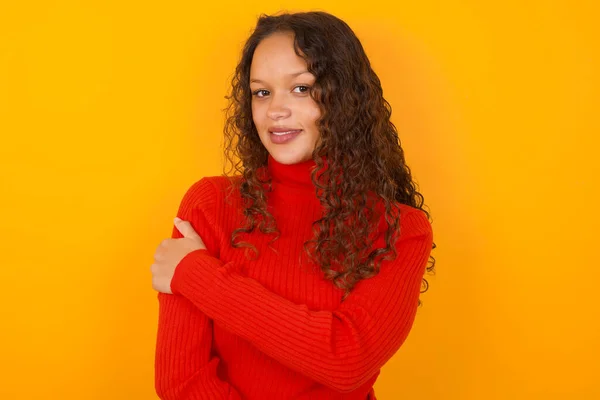 Gente Estilo Vida Juventud Concepto Felicidad Tímida Mujer Bonita Vistiendo —  Fotos de Stock