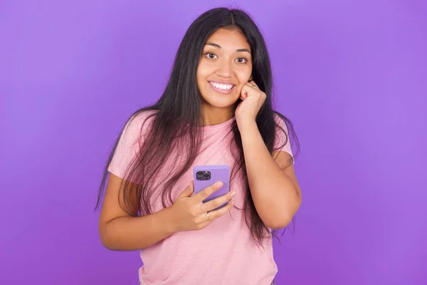 Joyous Hispanic Brunette Girl Wearing Pink Shirt Purple Background Poses — Stock Photo, Image