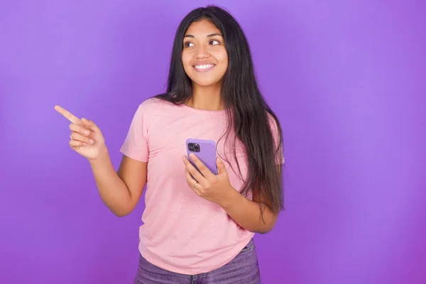 Wow Excited Hispanic Brunette Girl Wearing Pink Shirt Purple Background — Stock Photo, Image