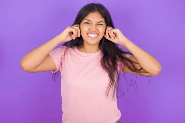 Happy Young Hispanic Girl Wearing Pink Shirt Purple Background Ignores — Stock Photo, Image