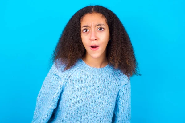 Expresiones Faciales Sorprendida Chica Adolescente Afroamericana Estupefacta Con Estilo Afro —  Fotos de Stock