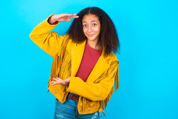 Afro Ragazza Americana Adolescente Con Stile Afro Capelli Indossando Giacca — Foto Stock