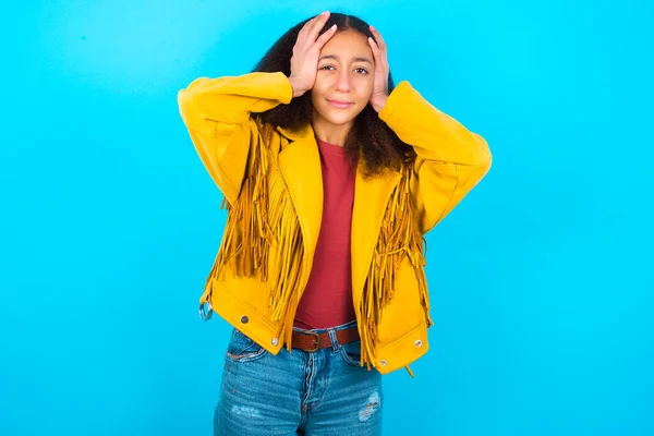 Frustriertes Afroamerikanisches Teenager Mädchen Mit Afro Frisur Gelber Jacke Über — Stockfoto