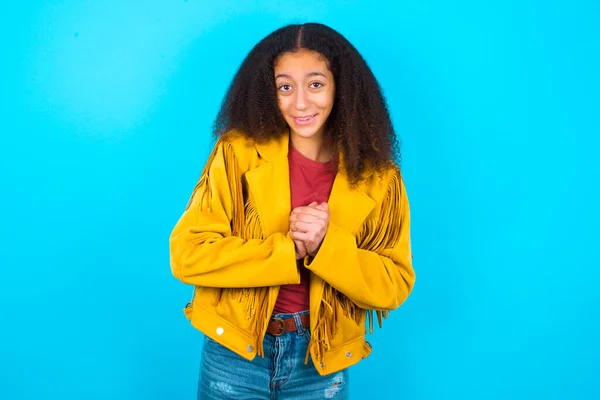 Heureuse Adolescente Afro Américaine Avec Une Coiffure Afro Veste Jaune — Photo