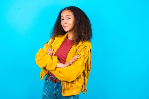 Midjan Upp Skott Självsäker Afroamerikansk Tonåring Flicka Med Afro Frisyr — Stockfoto
