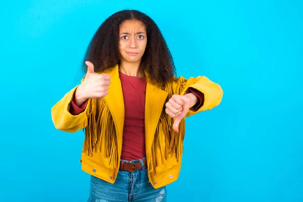 African American Teenager Girl Afro Hair Style Wearing Yellow Jacket — Stock Photo, Image