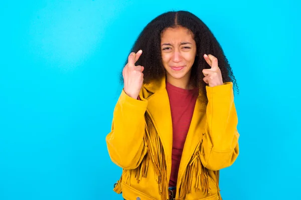 African American Teenager Girl Afro Hair Style Wearing Yellow Jacket — Stock Photo, Image