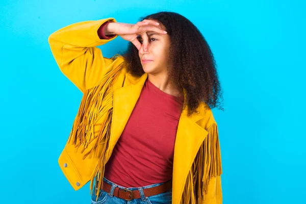 Ontevreden Afro Amerikaanse Tiener Meisje Met Afro Haar Stijl Dragen — Stockfoto