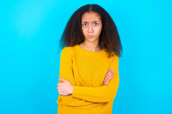 Sombrío Insatisfecho Afroamericano Adolescente Con Afro Estilo Pelo Vistiendo Suéter —  Fotos de Stock