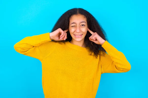 Happy African American Teenager Girl Afro Hair Style Wearing Yellow — Stock Photo, Image