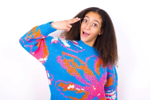 Afro Saç Stili Afro Amerikalı Genç Kız Beyaz Arka Plan — Stok fotoğraf