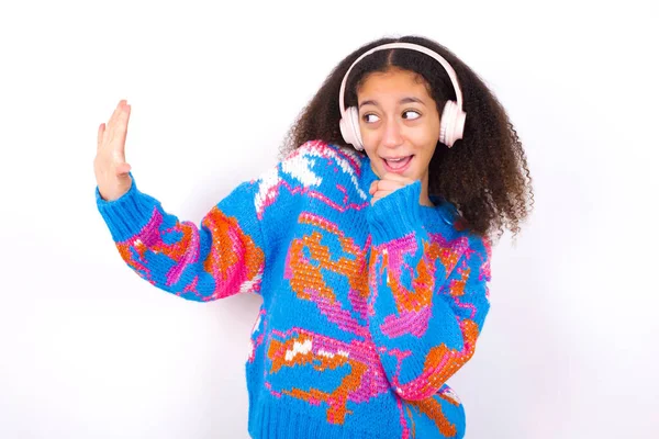 Happy African American Teenager Girl Afro Hair Style Wearing Vintage — Stock Photo, Image