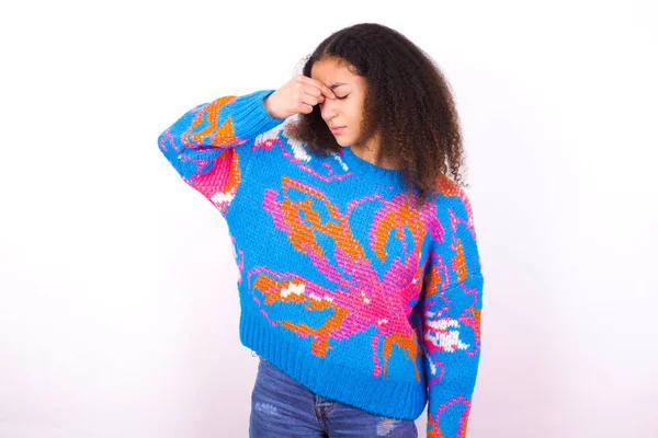 Trauriges Afroamerikanisches Teenager Mädchen Mit Lockigem Haar Afro Stil Das — Stockfoto