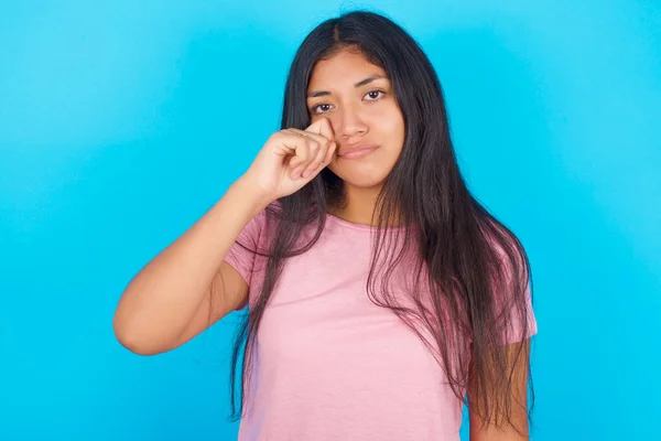 Sad Young Beautiful Hispanic Brunette Woman Pink Shirt Blue Background — Stock Photo, Image