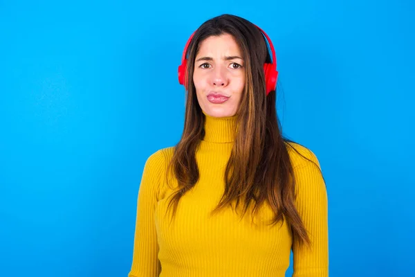 Displeased Woman Headphones Frowning Face Feeling Unhappy Some Problems Negative — Stock Photo, Image