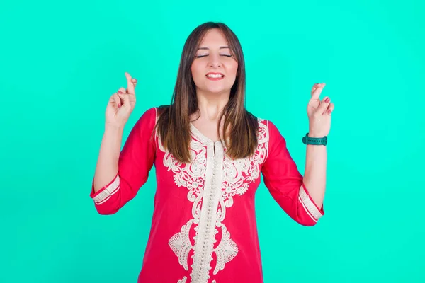 Young Beautiful Caucasian Woman Has Big Hope Crosses Fingers Believes — Stock Photo, Image