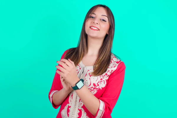 Młoda Piękna Kaukaska Kobieta Klaskanie Oklaskiwanie Szczęśliwy Radosny Uśmiechając Dumne — Zdjęcie stockowe