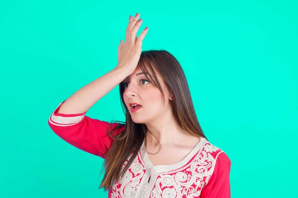 Young Beautiful Caucasian Woman Surprised Hand Head Mistake Remember Error — Stock Photo, Image