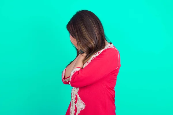 Sad Young Beautiful Caucasian Woman Crying Covering Her Face Her — Stock Photo, Image