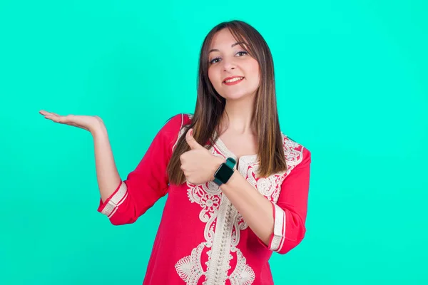 Young Beautiful Caucasian Woman Showing Palm Hand Showing Thumb Smiling — Stock Photo, Image