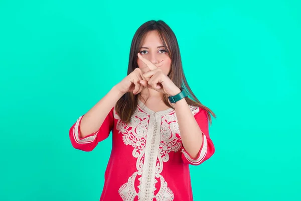 Junge Schöne Kaukasische Frauhat Ablehnung Wütenden Ausdruck Daumendrücken Tut Negatives — Stockfoto