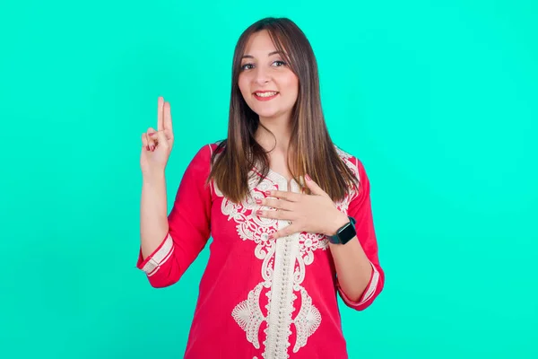 Young Beautiful Caucasian Woman Smiling Swearing Hand Chest Fingers Making — Stock Photo, Image