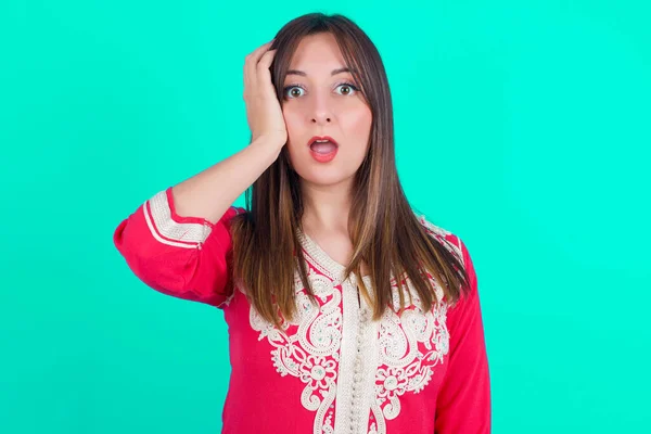 Embarrassed Young Beautiful Caucasian Woman Shocked Expression Expresses Great Amazement — Stock Photo, Image