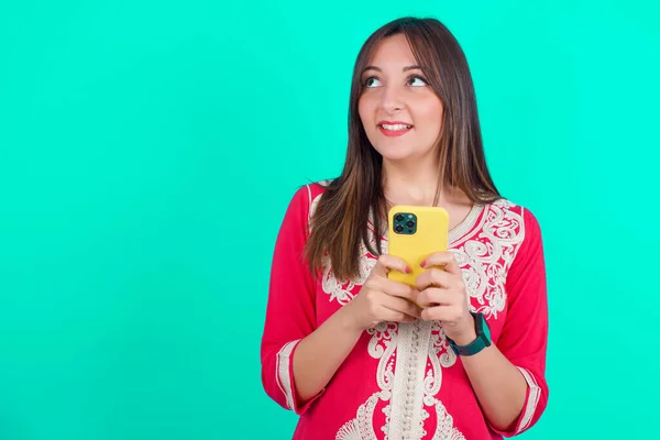 Young Beautiful Caucasian Woman Holding Hands Showing New Smartphone — Stock Photo, Image